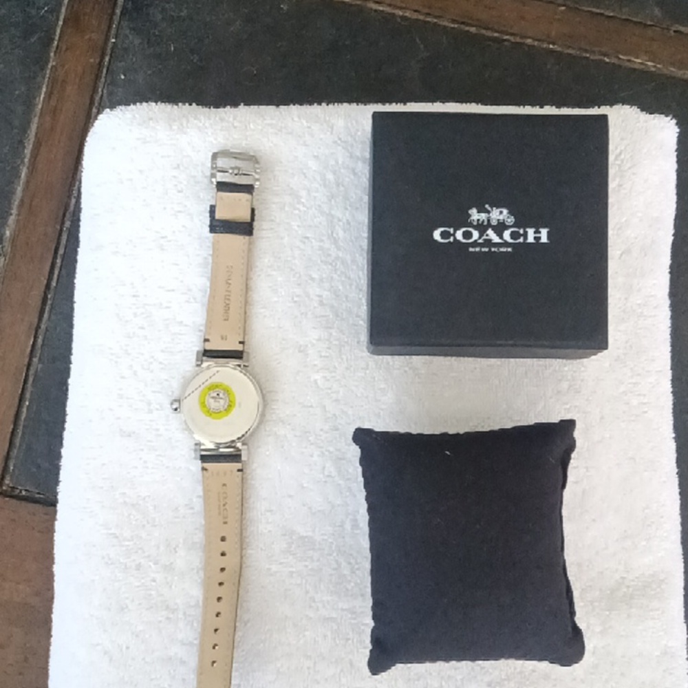 Coach watch ladies or girls - Picture 3 of 8